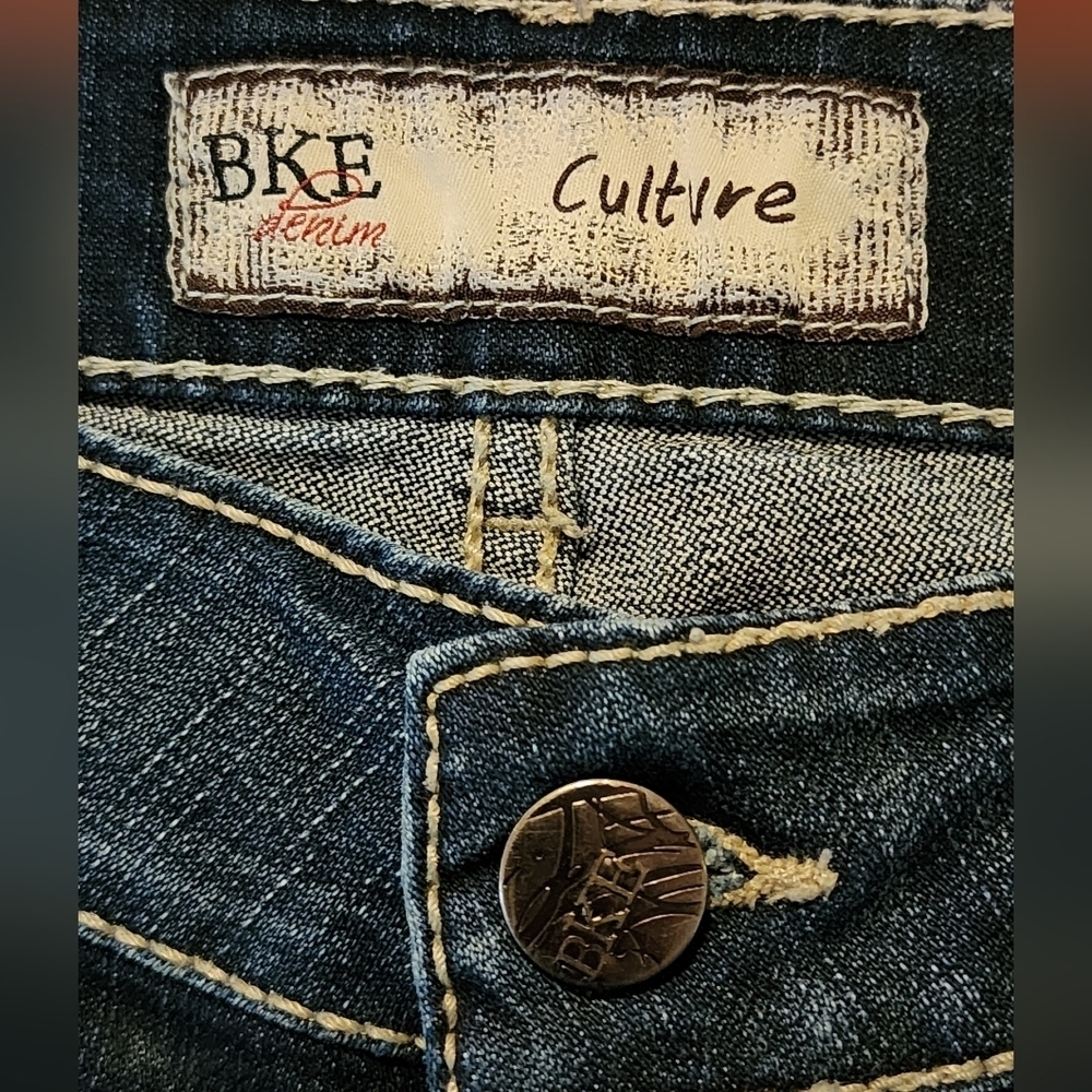 BKE Indigo Wash Denim Crop Capris - Picture 7 of 10